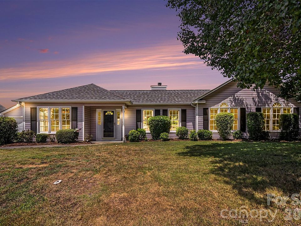 1st image of 1619 Riverdale Dr
