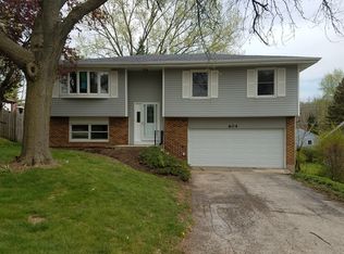 604 Mohican Trl, Lake In The Hills, IL 60156