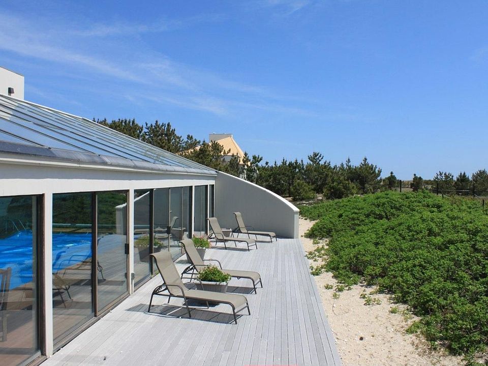 Pool deck