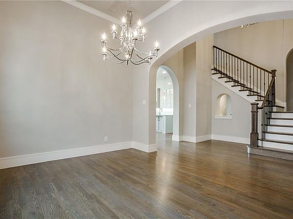 5th image of 9140 Vintage Oaks Ct