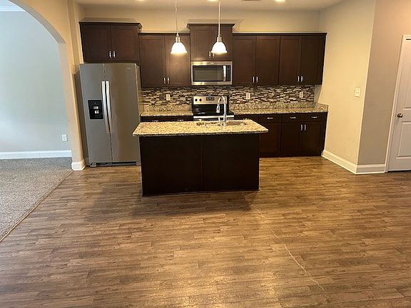 3rd image of 1129 Henry Place Blvd