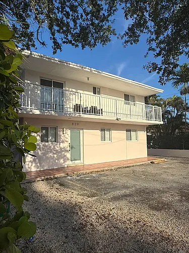 829 SW 9th Ave #2 Photo 1