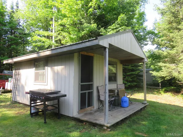 21753 White Pine Dr, Michigamme, MI 49861