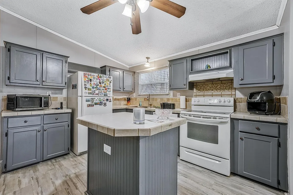 Kitchen - Cagle Crow Rd