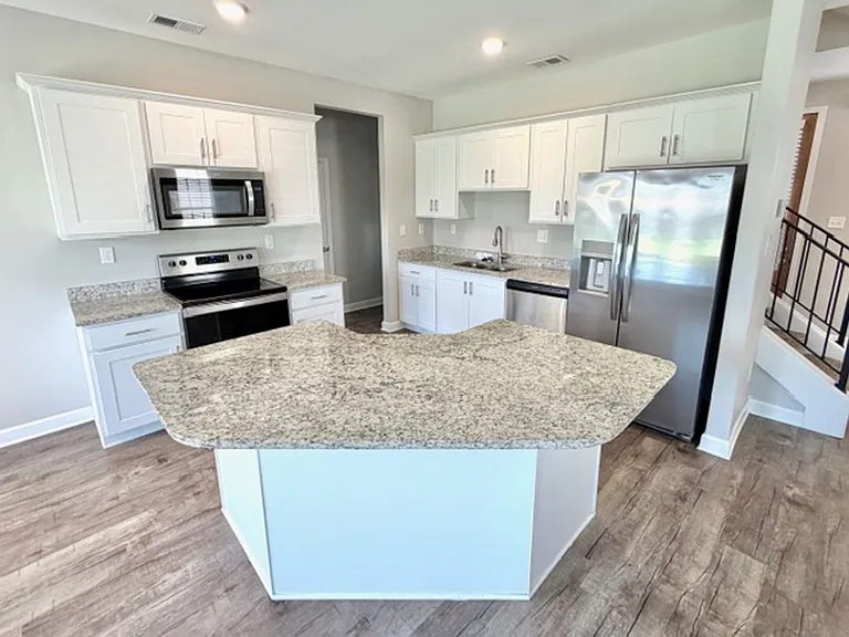 5560 Lakeside Cir W — Photo 5