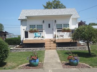 305 N 1st St, Cissna Park, IL 60924