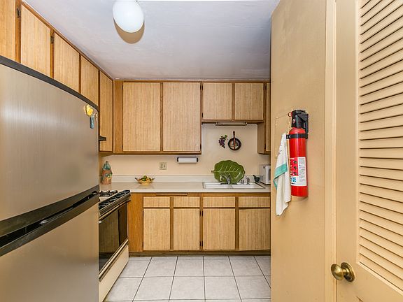 5th image of 9382 Shadowood Dr APT B