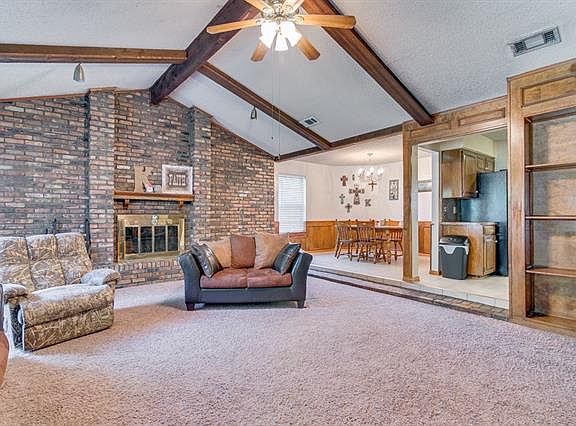 4th image of 7136 Meadow Park Dr N