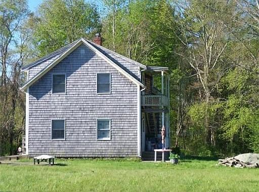 2nd image of 305 Middle Rd