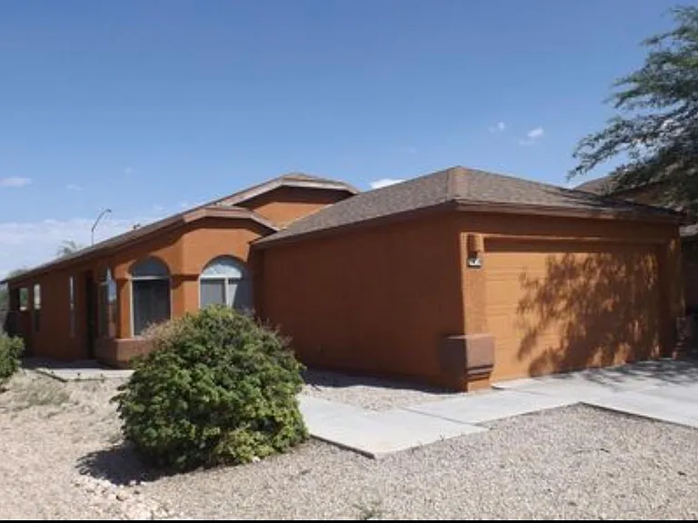 2428 E Calle Lena Verde — Photo 1