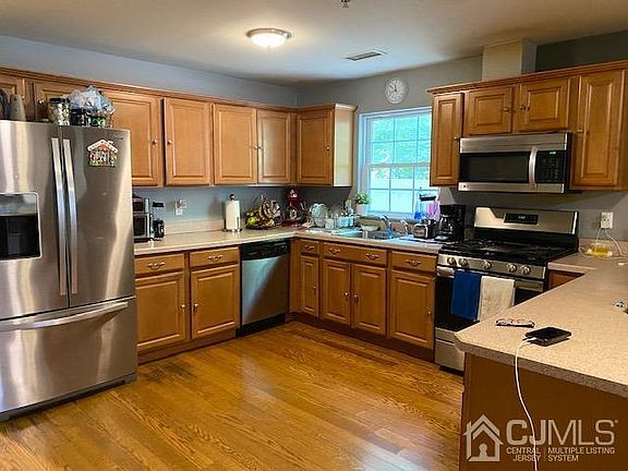 5th image of 724 Westfield Ave
