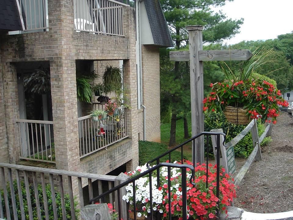 1st image of 3380 Rasmont Rd #L