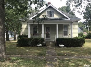 521 W 3rd St, Taylorville, IL 62568
