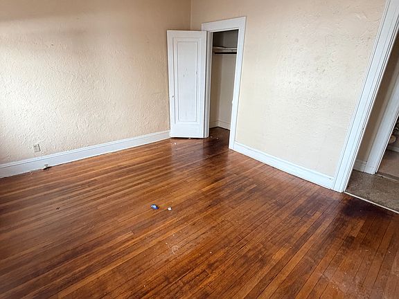 4th image of 305 Main St #1-0