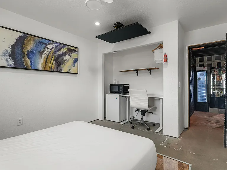 2815 E 64th St #2 — Photo 50
