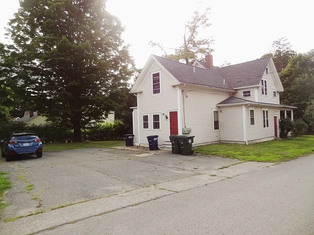 Building Photo - 48 Maple St #2