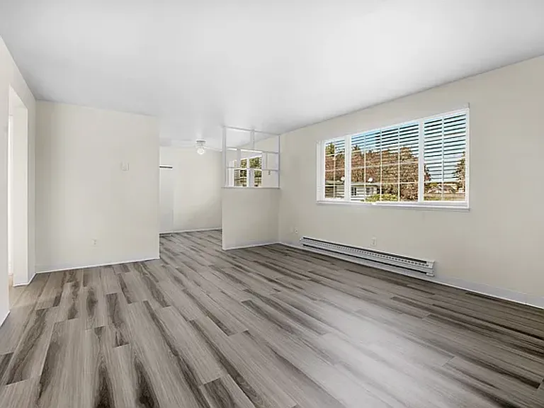 Esquire Apartments — Photo 13