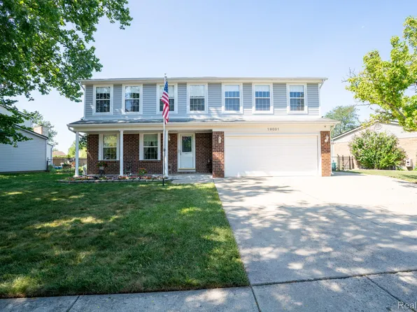 19031 Forrest Hill Dr, Woodhaven, MI 48183