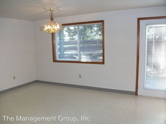 3rd image of 102 NE Juniper Ave
