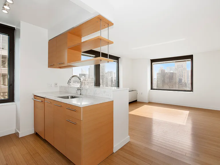 100 W 39th St #40D — Photo 3