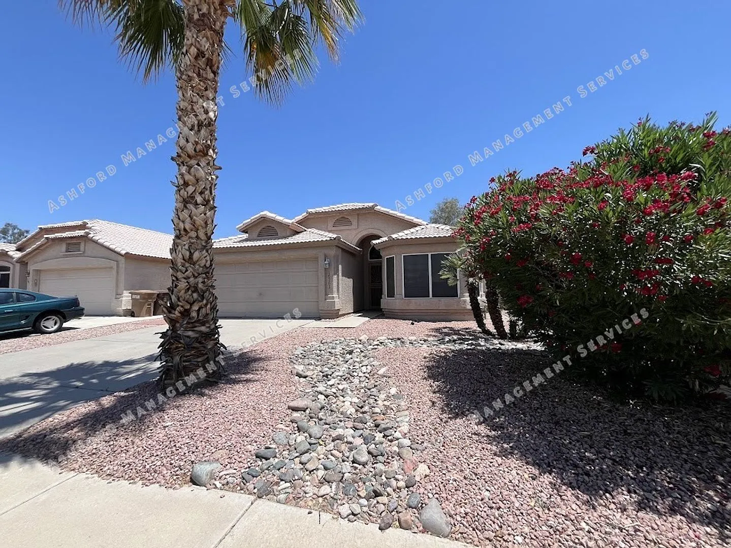 Beautiful 3 Bedroom 2 Bathroom Home In Peoria — Photo 3