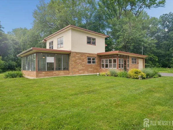3 Cedar Ct, Millstone Township, NJ 08555