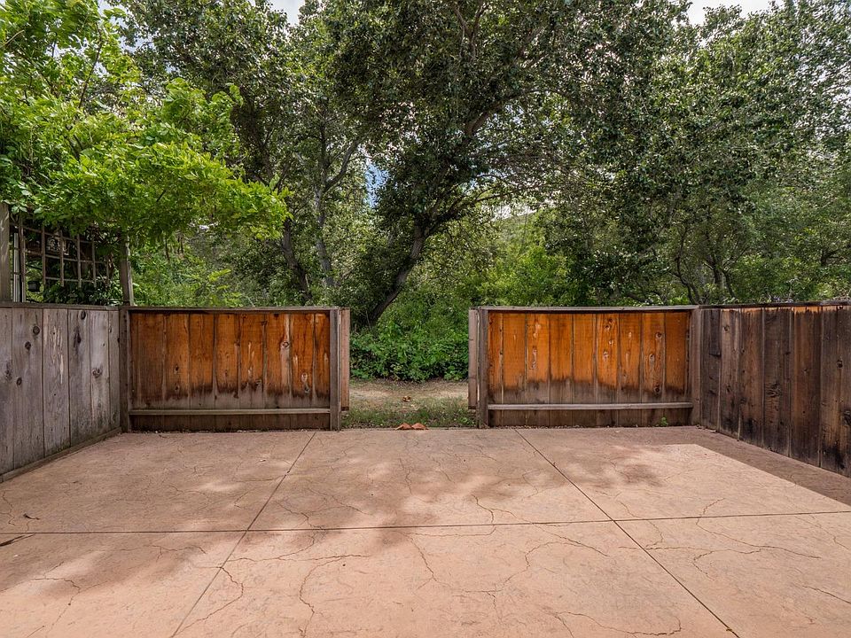 1st image of 19207 Creekside Ln