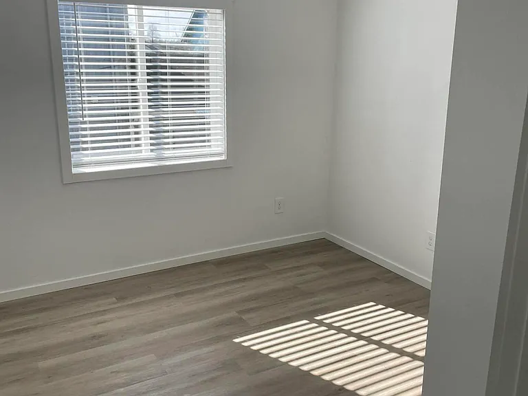 1010 W Market St #4 — Photo 8