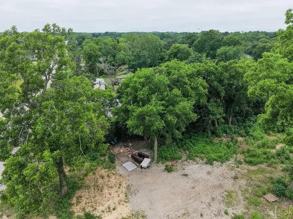 305 N Thomason St, Willis, TX 77378