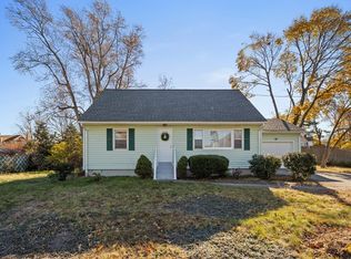 16 McKenney Cir, Andover, MA 01810