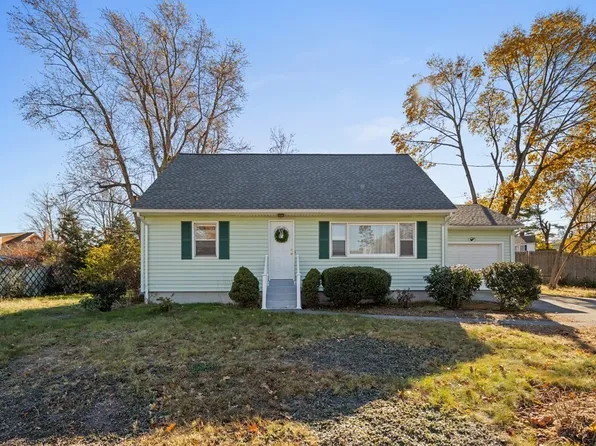 16 McKenney Cir, Andover, MA 01810