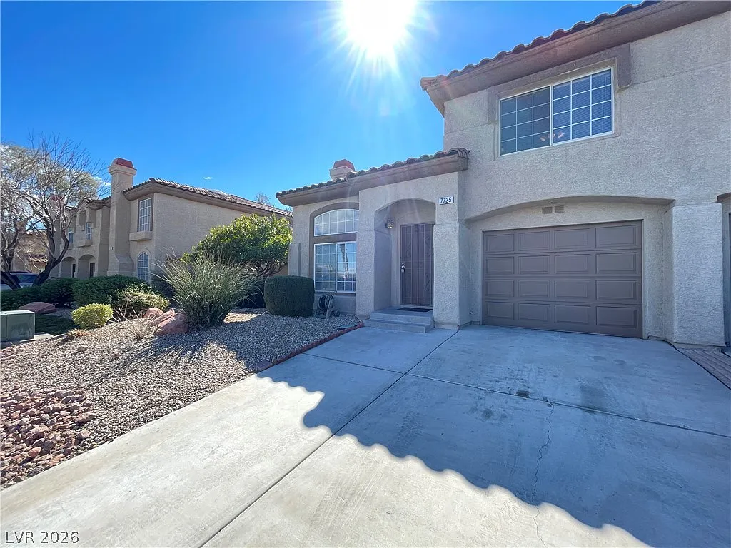 2 bed, 2.5 bath, 1247 sqft, $1,900 — Photo 2