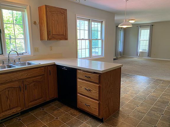 5th image of 870 Woodview Dr