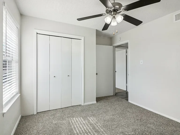 W Kirby St-015