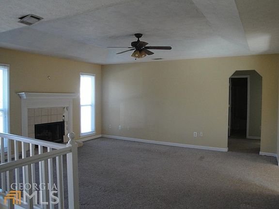 4th image of 2227 Chateau Dr