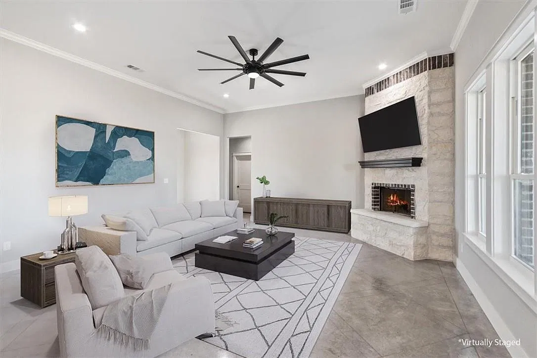 4 bed, 2562 sqft, $2,800 — Photo 4