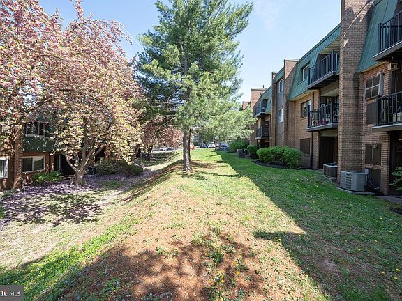 2nd image of 1310 Meadowview Ln #1310