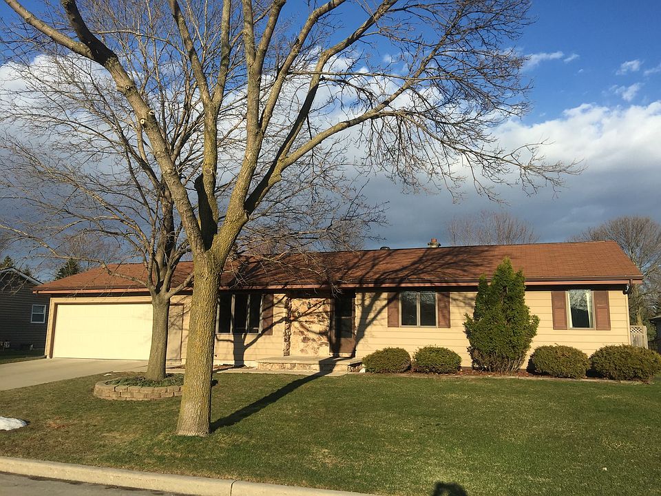1st image of 84 Hillock Ct