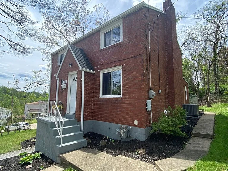 103 Grove Rd — Photo 1