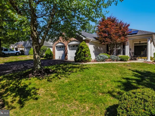 5 Greenfields Dr, Lakewood, NJ 08701