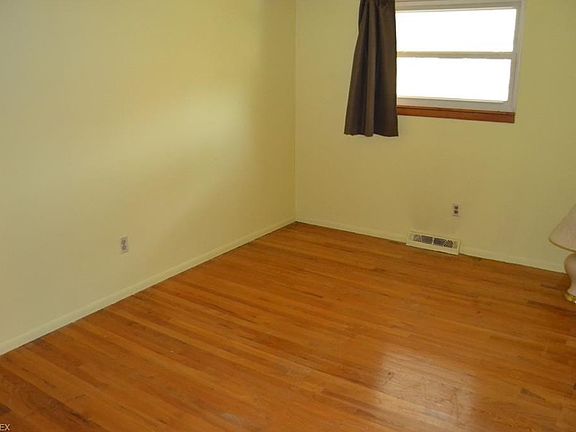 5th image of 1060 E 348th St