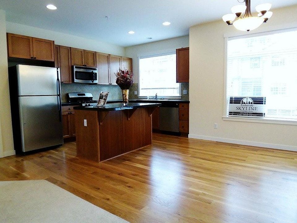 1st image of 15200 NE 15th Pl #C
