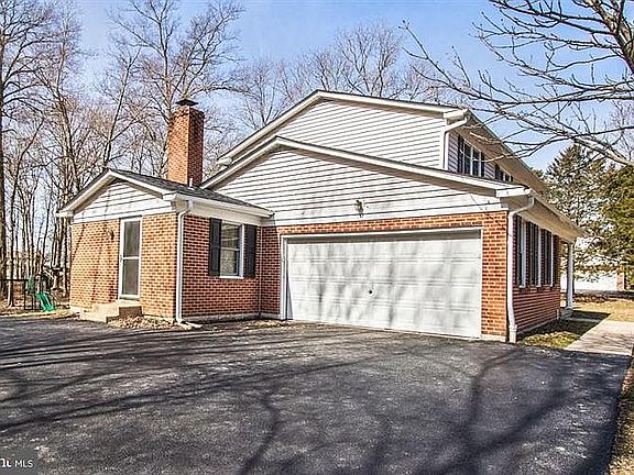 3rd image of 318 Caravel Dr