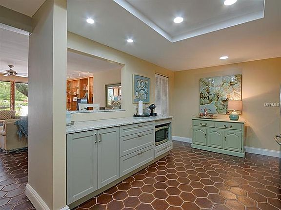 4th image of 150 Belleview Blvd APT 101