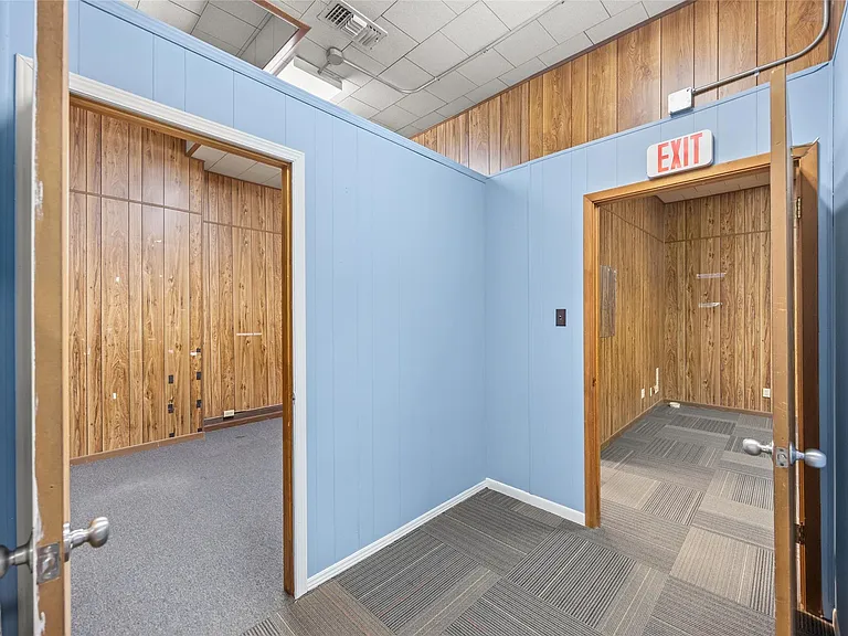 221 E Main St — Photo 7
