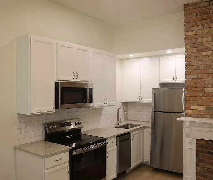 73 Richmond Ave #5 — Photo 1