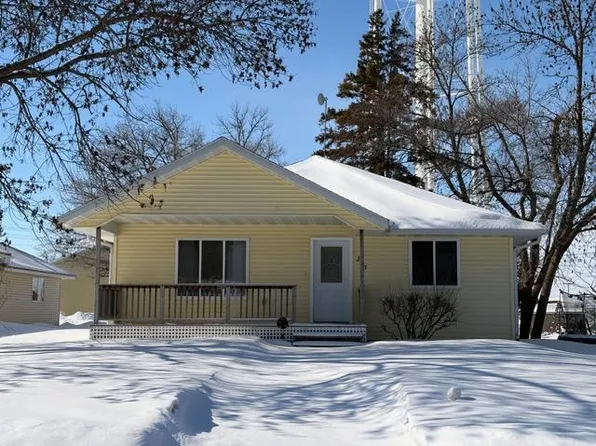 303 Main Ave S, Roseau, MN 56751