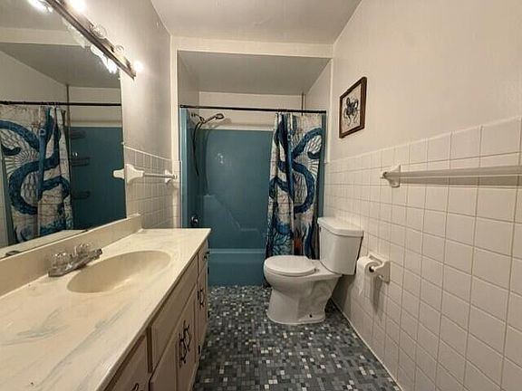 4th image of 3406 W Shore Dr