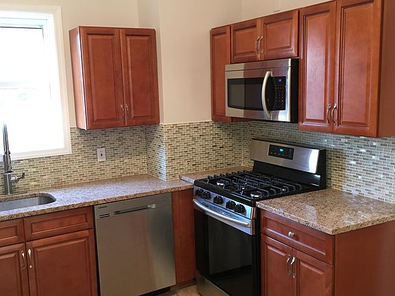 Kitchen (Pic 3 of 4)