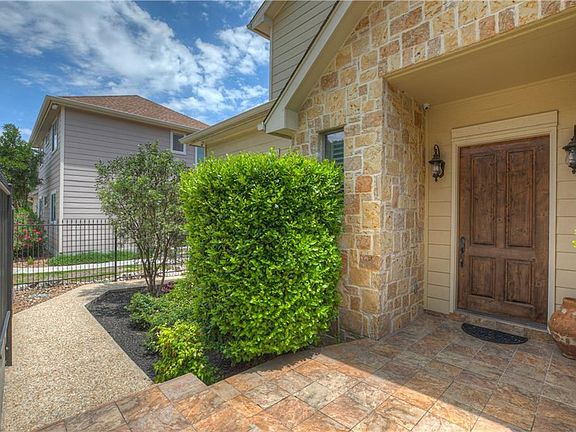 5th image of 1745 Lakeside Dr W